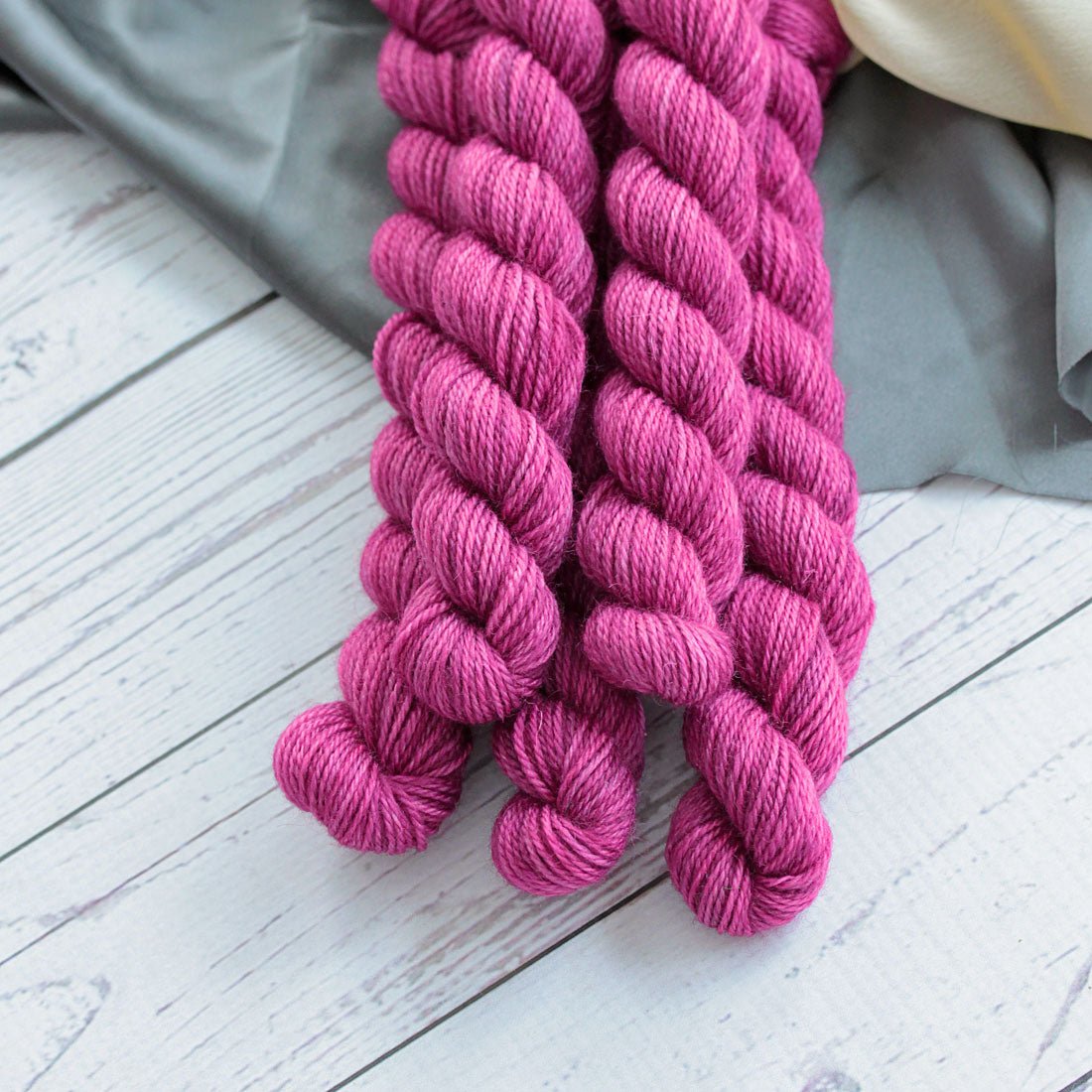 Cinderella Fingering - 20 gram - Yarn Love yarn