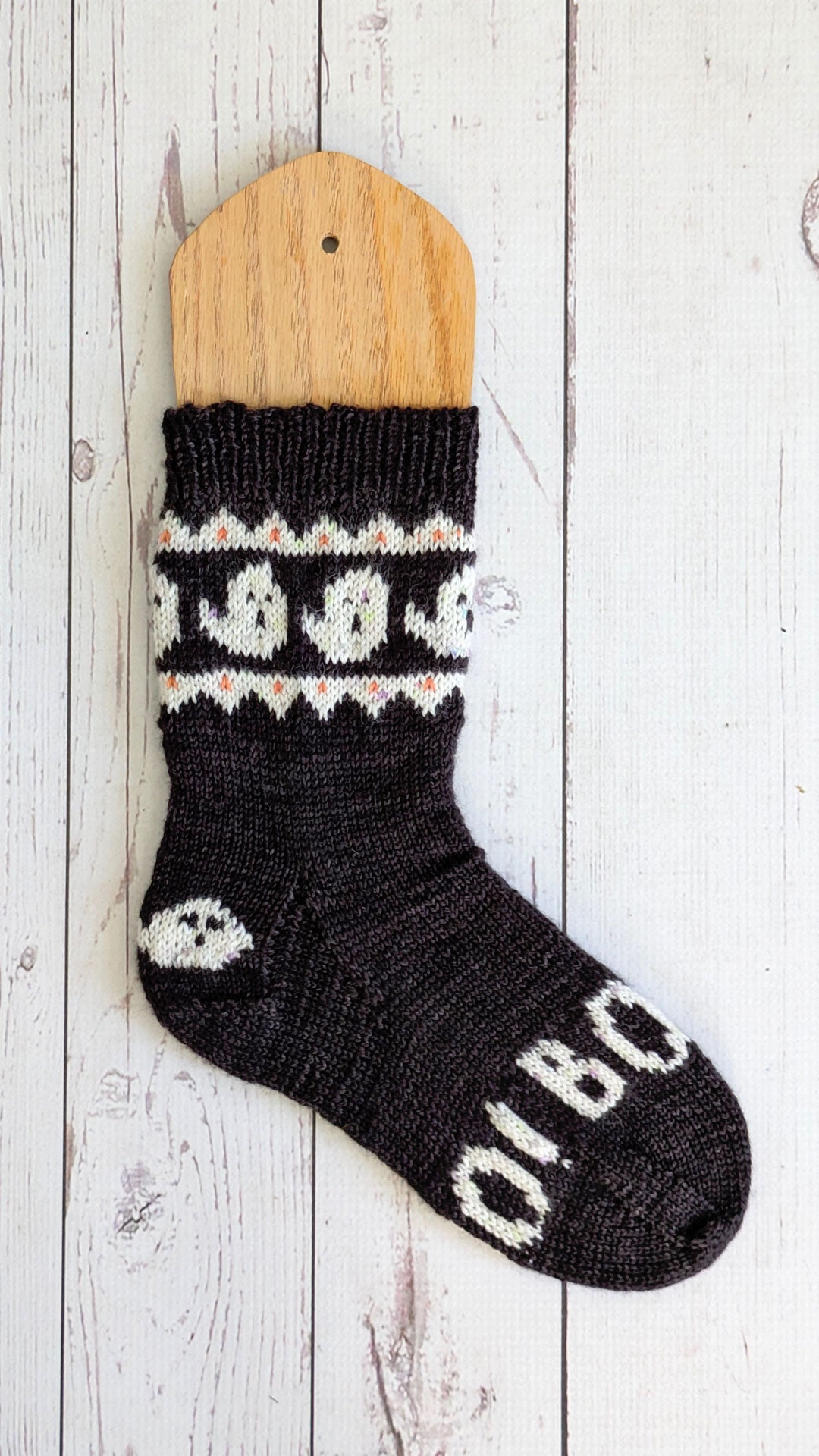 Hello Boo - tiful: Halloween - Inspired Knitted Socks Pattern PDF - Yarn Love Pattern