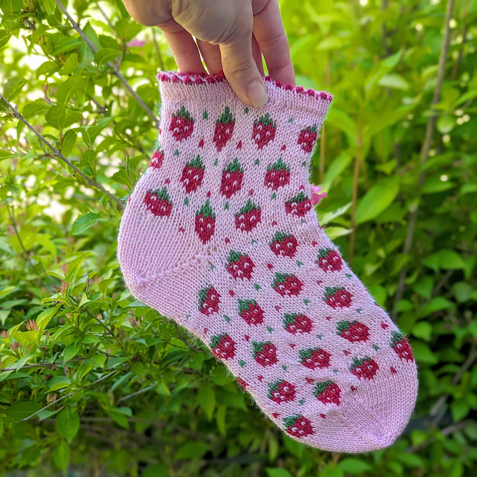 Itty Bitty Berry Socks - Everyday Knits - Yarn Love Yarn