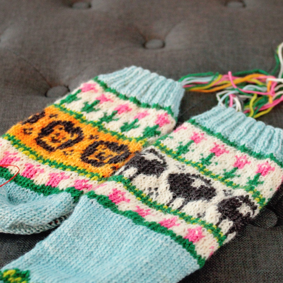 Knit Child's Two Color Socks Pattern (Knit) - Version 1 – Lion